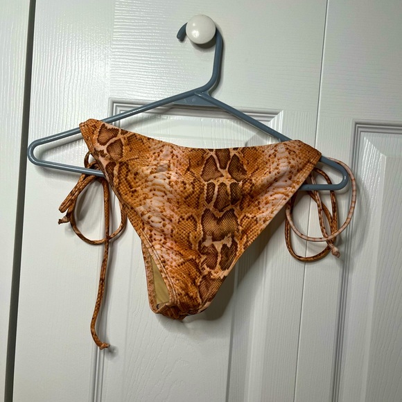 FASHIONNOVA brown snake print bikini - Picture 5 of 7